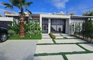 Imagem: A casa em condomínio possui 4 Dormitórios, 4 Banheiros, 2