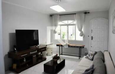 Imagem: A casa possui 4 Dormitórios, 3 Banheiros, 1 Vaga na garagem