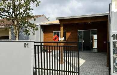 Imagem: A casa possui 3 Dormitórios, 1 Banheiro, 1 Vaga na garagem