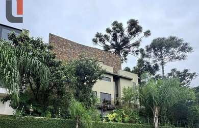 Imagem: A casa em condomínio possui 5 Dormitórios, 5 Banheiros, 4