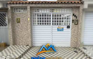 Imagem: A casa possui 3 Dormitórios, 2 Banheiros, 2 Vagas na garagem
