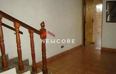 Imagem: A casa possui 3 Dormitórios, 2 Banheiros, 3 Vagas na garagem