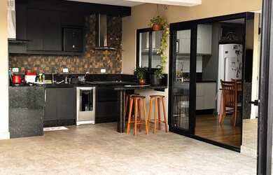 Imagem: O apartamento possui 4 Dormitórios, 3 Banheiros, 4 Vagas na