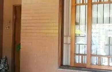 Imagem: A casa possui 3 Dormitórios, 4 Banheiros, 2 Vagas na garagem