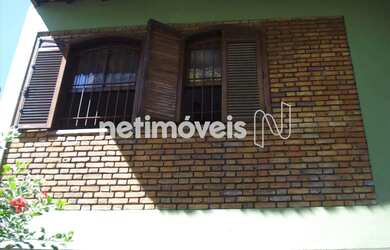 Imagem: A casa possui 5 Dormitórios, 4 Banheiros, 4 Vagas na garagem