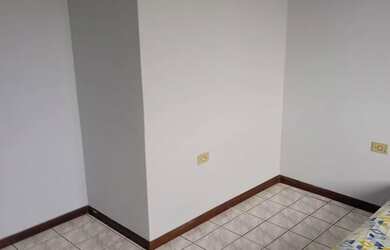 Imagem: A casa para alugar possui 1 Dormitório, 1 Banheiro e Imóvel