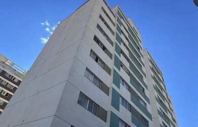 Imagem: O apartamento possui 1 Dormitório, 1 Banheiro, 1 Vaga na garagem