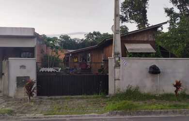 Imagem: A casa possui 1 Dormitório, 1 Banheiro, 3 Vagas na garagem