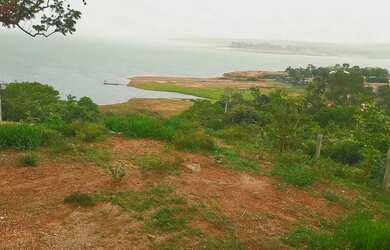 Imagem: O terreno possui 740m² de Área e está localizado em Três