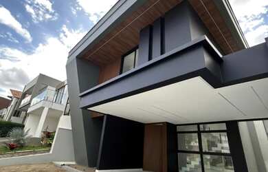 Imagem: A casa em condomínio possui 4 Dormitórios, 5 Banheiros, 4