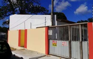 Imagem: A casa possui 2 Dormitórios, 1 Banheiro, 1 Vaga na garagem