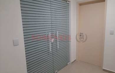 Imagem: O depósito possui 5 Vagas na garagem, 250m² de Área e está