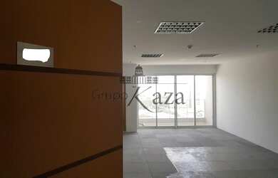 Imagem: O depósito possui 2 Vagas na garagem, 48m² de Área e está