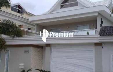 Imagem: A casa em condomínio possui 4 Dormitórios, 5 Banheiros, 2