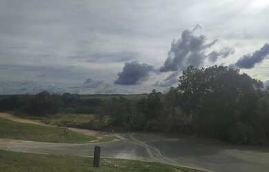 Imagem 5: Terreno de esquina no asfalto com bela vista no Ninho Verde 2