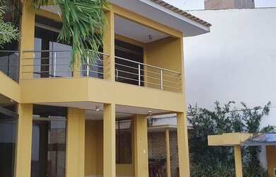 Imagem: A casa possui 5 Dormitórios, 4 Banheiros, 5 Vagas na garagem