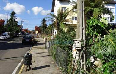 Imagem: O terreno possui 360m² de Área e está localizado em Gramado