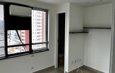 Imagem: O depósito possui 1 Vaga na garagem, 33m² de Área e está