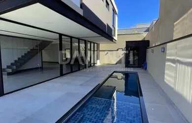 Imagem: A casa em condomínio possui 4 Dormitórios, 5 Banheiros, 4