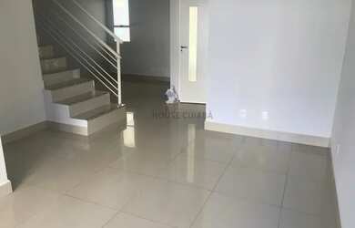 Imagem: A casa em condomínio possui 3 Dormitórios, 3 Banheiros, 2