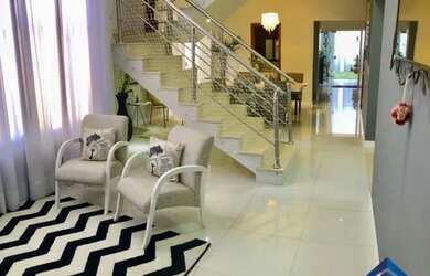 Imagem: A casa em condomínio possui 5 Dormitórios, 5 Banheiros, 5