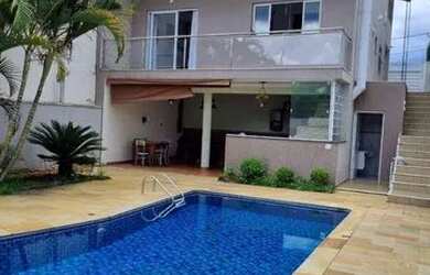 Imagem: A casa possui 3 Dormitórios, 1 Banheiro, 3 Vagas na garagem