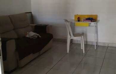 Imagem: A casa possui 2 Dormitórios, 1 Banheiro, 1 Vaga na garagem