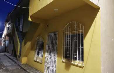 Imagem: A casa possui 2 Dormitórios, 1 Banheiro e está localizado