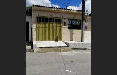 Imagem: A casa possui 2 Dormitórios, 1 Banheiro, 1 Vaga na garagem