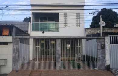 Imagem: A casa possui 4 Dormitórios, 4 Banheiros, 2 Vagas na garagem