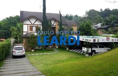 Imagem: A casa em condomínio possui 4 Dormitórios, 4 Banheiros, 5