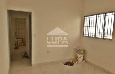 Imagem: A casa possui 2 Dormitórios, 1 Banheiro, 2 Vagas na garagem