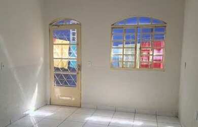 Imagem: A casa possui 3 Dormitórios, 1 Banheiro, 120m² de Área e