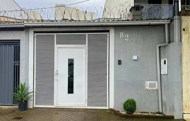 Imagem: A casa possui 2 Dormitórios, 2 Banheiros, 1 Vaga na garagem