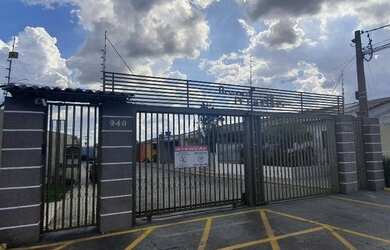 Imagem: A casa possui 2 Dormitórios, 1 Banheiro, 2 Vagas na garagem