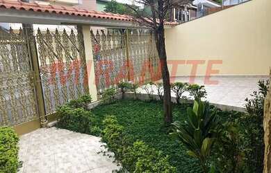 Imagem: A casa possui 3 Dormitórios, 4 Banheiros, 5 Vagas na garagem