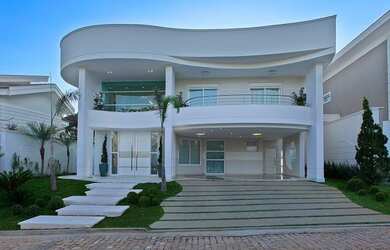 Imagem: A casa possui 2 Dormitórios, 2 Banheiros, 2 Vagas na garagem