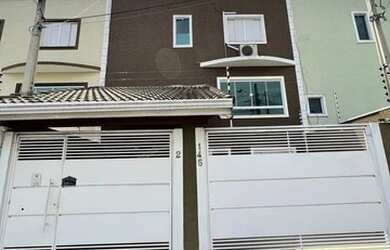 Imagem: A casa possui 3 Dormitórios, 2 Banheiros, 2 Vagas na garagem