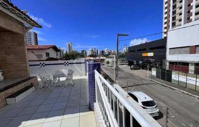 Imagem: A casa possui 4 Dormitórios, 1 Banheiro, 3 Vagas na garagem