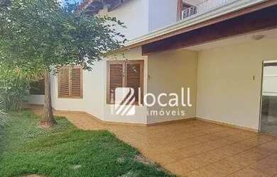 Imagem: A casa em condomínio possui 4 Dormitórios, 4 Banheiros, 4