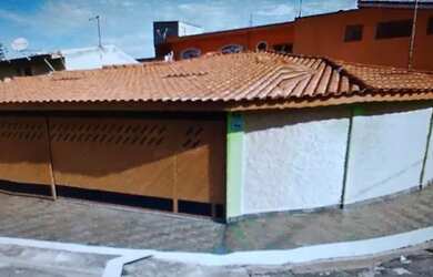 Imagem: A casa possui 2 Dormitórios, 2 Banheiros, 3 Vagas na garagem