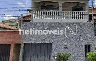 Imagem: A casa possui 4 Dormitórios, 1 Banheiro, 2 Vagas na garagem