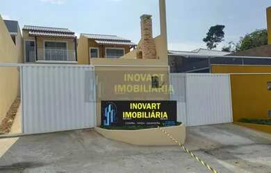 Imagem: A casa possui 3 Dormitórios, 1 Banheiro, 2 Vagas na garagem