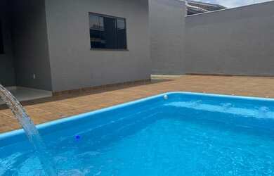 Imagem: A casa possui 3 Dormitórios, 1 Banheiro e está localizado