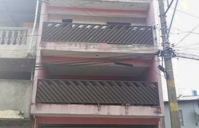 Imagem: A casa possui 4 Dormitórios, 4 Banheiros, 2 Vagas na garagem