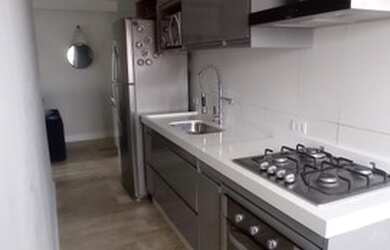 Imagem: O apartamento possui 2 Dormitórios, 1 Banheiro, 1 Vaga na garagem