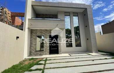 Imagem: A casa possui 3 Dormitórios, 2 Banheiros, 2 Vagas na garagem