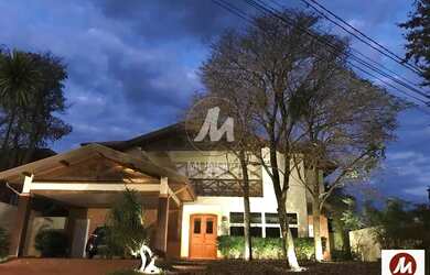 Imagem: A casa em condomínio possui 5 Dormitórios, 5 Banheiros, 4