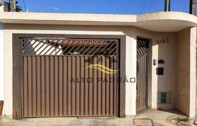 Imagem: A casa possui 2 Dormitórios, 1 Banheiro, 2 Vagas na garagem