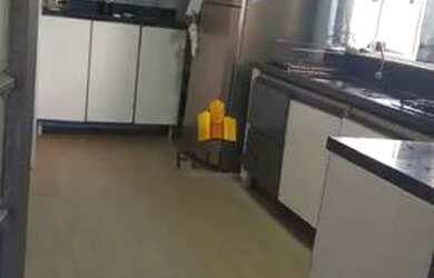 Imagem: A casa possui 2 Dormitórios, 1 Banheiro, 2 Vagas na garagem